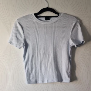 Tshirt - Tshirt ljus blå st.L
