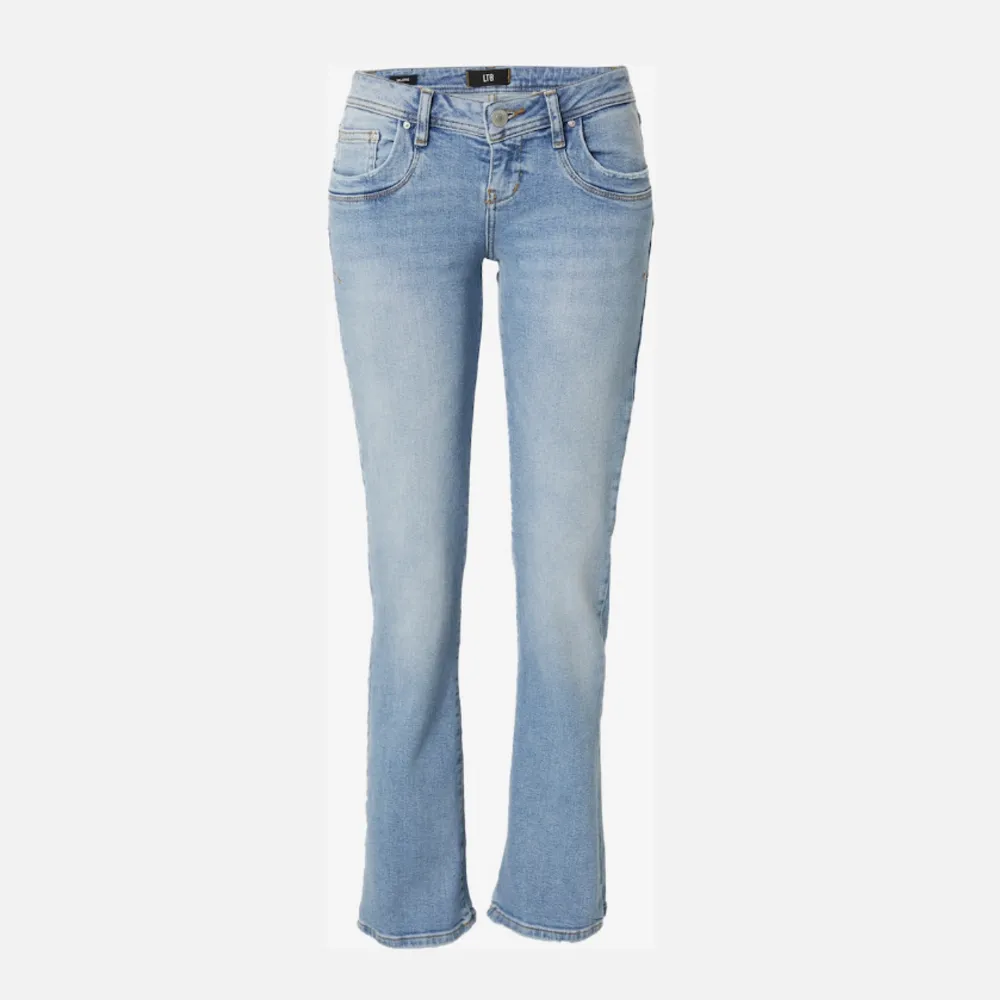 Säljer mina blåa ltb jeans då dem inte kommit till någon användning🫶⚡️💕 . Jeans & Byxor.