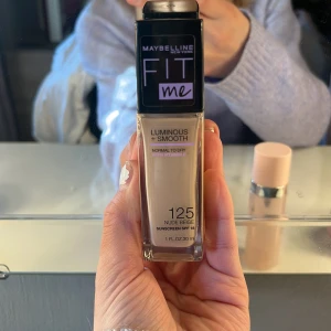 Smink - Säljer denna fauondatin i färgen 125 från fit me! ny pris 129kr och den är aldrig andvänd. Pris kan diskuteras 