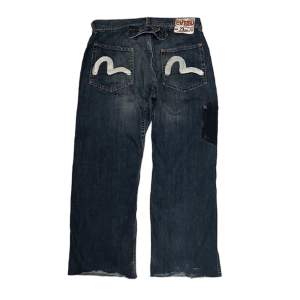 Riktigt feta Evisu jeans med unik design. Bara att skriva vid frågor🙌