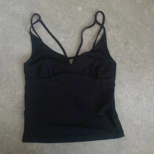 Linne  - Säljer de här fina linnet från Bikbok eftersom jag inte använt den nån gång och tänka att det bättre om den kommer till nytta:)