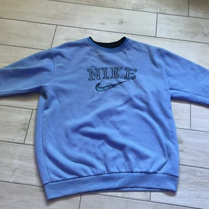 Vintage Nike sweatshirt  - Storlek XL men passar som L (oversize passform) Betalning sker via Swish!!! 