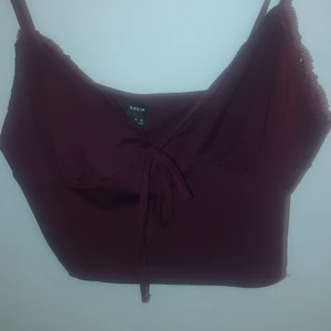 Crop top  - Från shein  Bra Skick  Säljer eftersom att jag använder inte den 