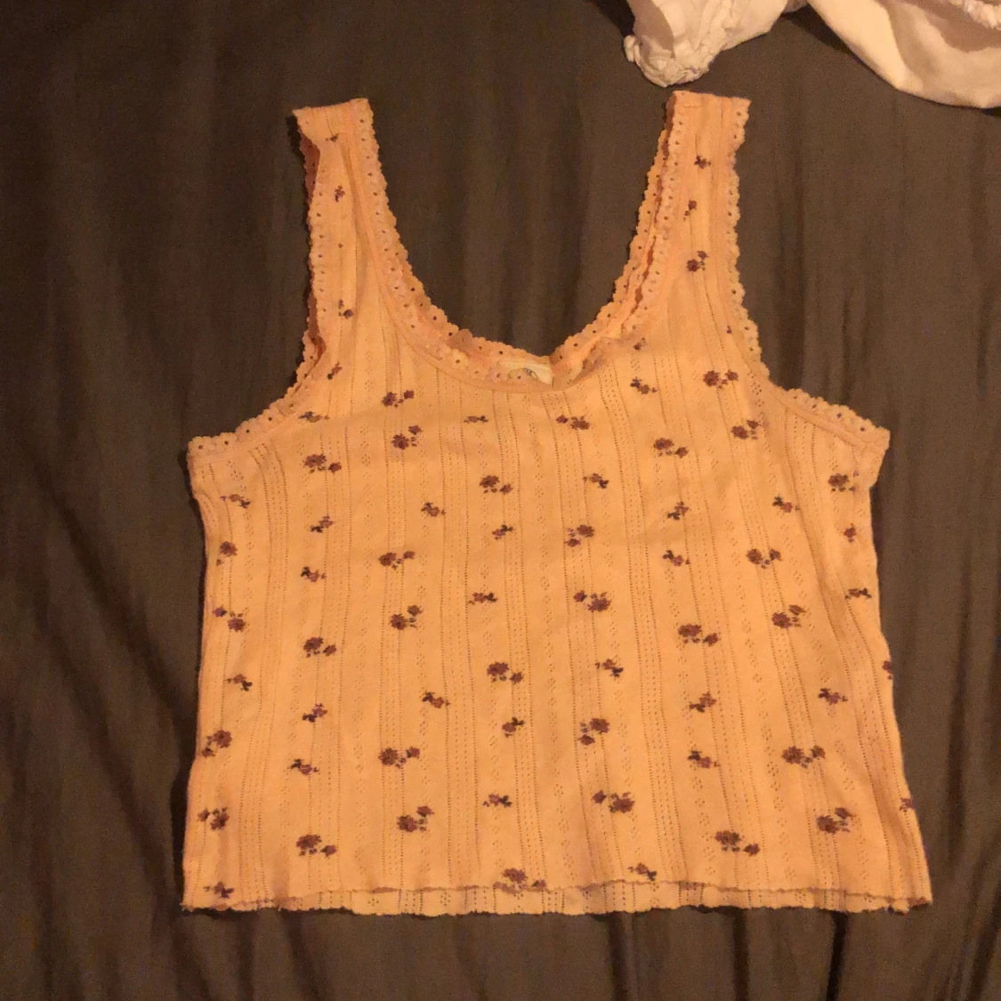 Aprikos färgad linne med blommigt mönster