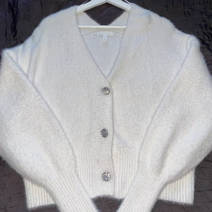 Mjuk kofta - Så fin kofta från HM, köpt för 2 år sedan, nästan aldrig använd❣️Med fina glitterknappar, Nyskick! 