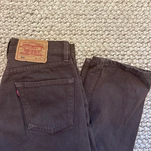 Levis jeans - As najs bruna levis jeans. Jag är 166cm lång och de passar bra i längden för mig. Vanligtvis har jsg 36 i jeans och dessa sitter perfekt på mig.