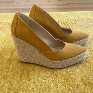 Yellow wedge shoes in size 37,  Almost new, very clean and in very good conditions. 