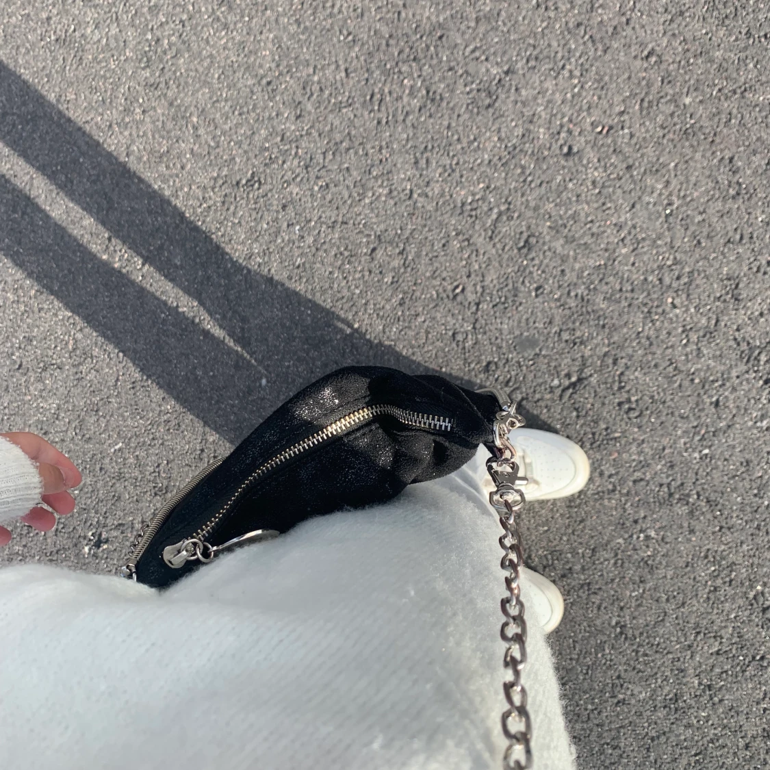Väska svart med kedja - 90