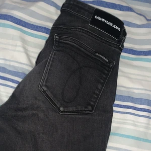 calvin klein jeans 👖  - super fina jeans, säljer dom billigt då dragkedjan har gått sönder och dem passar inte. Det går att sy till en ny dragkedja ❤️