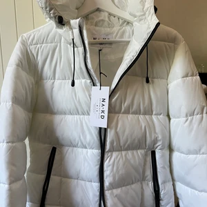 Helt ny jacka  - Storlek 36, från na-kd! Lapp kvar 🌺