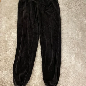 Mjukisbyxor - Svarta mjukisbyxor från Cubus 