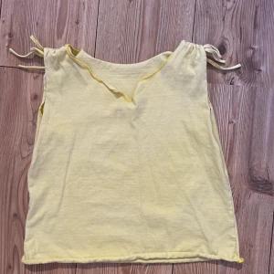 Gul topp - Snygg gul topp