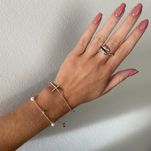 Thomas Sabo armband - Supergulligt armband från Thomas sabo med diamanter och pärlor. Oanvänt, endast testat! Säljer för jag redan har ett likadant! Dustbag och låda medföljer☺️ Nypris; 999:-