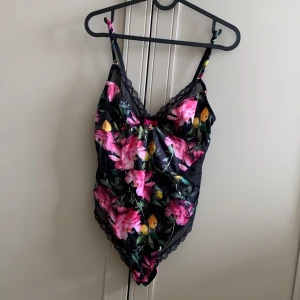 Ted Baker body size 10 - Nya ted Baker body i storlek 10/36 