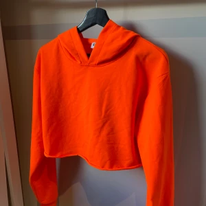 Neon tröja - Croppad neon hoodie från madlady storlek S