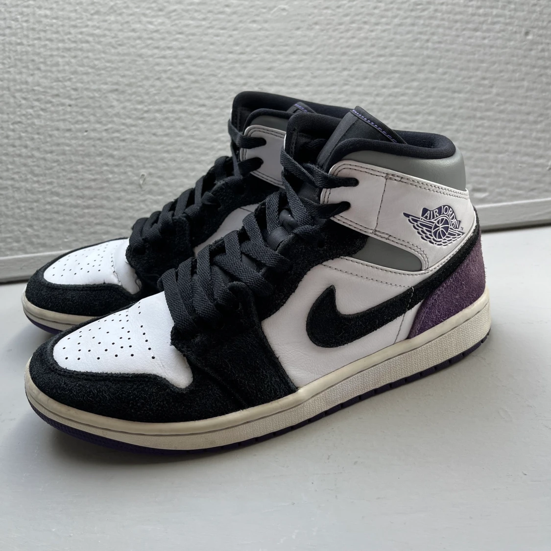 Jordan 1 SE varsity purple mid 