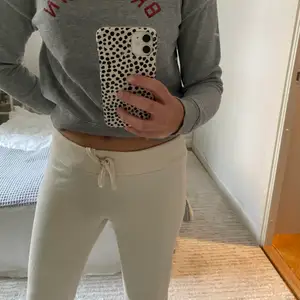 Fin sweatshirt från American Eagle i bra skick. Bara att skicka ett meddelande vid intresse eller frågor. 🤍 