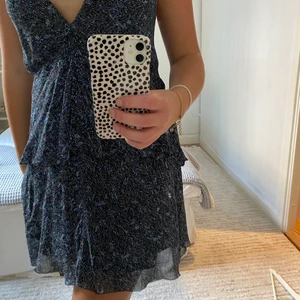 Kort klänning från Zara - Superfin kortare klänning från Zara. Storlek M men passar ner till XS. Bara att skicka ett meddelande vid intresse eller frågor. 🤍