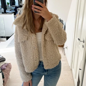 Teddyjacka - Superfin teddyjacka i fint skick! Frakt tillkommer 🤎