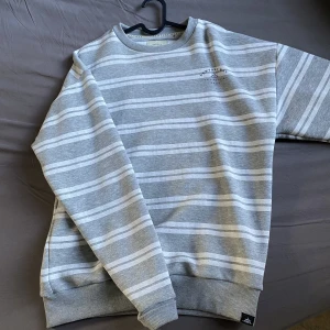 Sweatshirt  - Skön sweatshirt, storlek S men passar till M