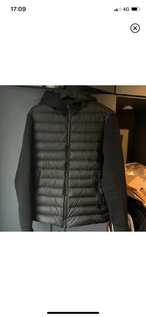 Massimo dutti jacka - Massimo dutti cardigan i svart. 9/10 inte använd alls mycket. Köparen står för frakten