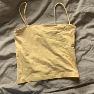 Linne strl S - Gult linne köpt på gina tricot i strl S. 