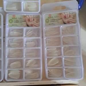 Lösnaglar 🌞 - Hej alla glada ☺️ Här har jag Lösnaglar, kan fattas några, därav pris, men det finns mer🌞 Pris 7 kr per ask plus frakt 16 kr 🌞 Swish finns 🌞 vid frågor kontakta mig 🌞 Anki 