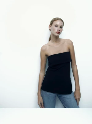 Zara topp - Säljer min helt oanvända populära topp ifrån Zara. Aldrig använd 🥰 Storlek M, finns i Jönköping annars står köparen för frakt 💗💗