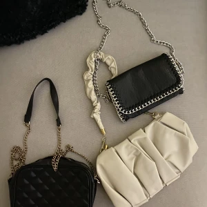 3 väskor för 300kr - 3 väldigt fina väskor för 300kr sammanlagt 💕💕🤩 Sparsamt använda!!! + frakt Priset går att diskutera