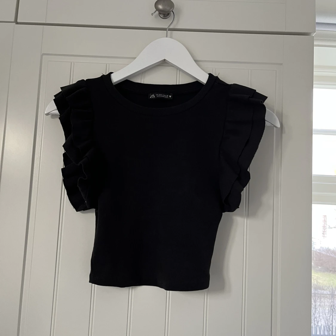  T-shirt med volanger