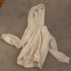 Hoodie - Vanlig vit hoodie!!