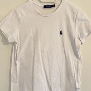 Ralph Lauren T-shirt - Bra skick, vit tshirt