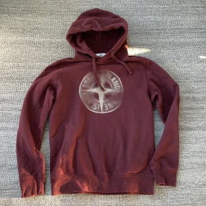 Stone island hoodie  - Fint skick finns några små flaws, size M 
