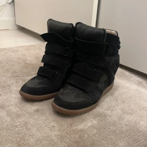 Isabel Marant  - Isabel Marant skor svarta. 