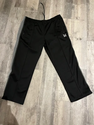 Needles byxor  - Needles byxor  Storlek L Köpta på rerobe 