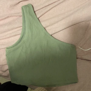 Linne - Linne som är använt 1 gång, är i typ militär grön färg!