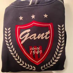 Gant hoodie bra skick💞 Står storlek M men sitter mer som en S