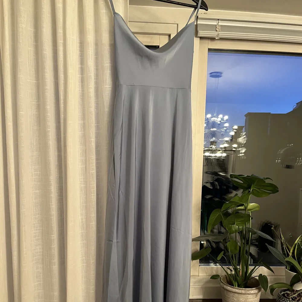 Superfin balklänning från NAKD, använd en gång på balen i 9an! Superfin blå färg 💕💕. Klänningar.