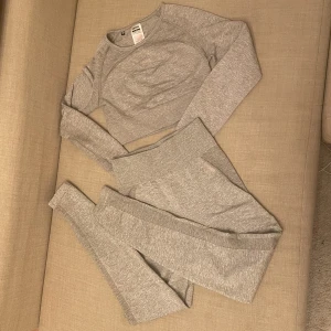 Gymshark  - Gymshark tränings set. Färg - grå mot beige. Kan köpa separat. 