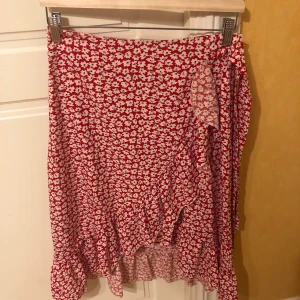 Kjol - Röd kjol från Shein