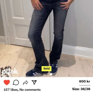 Lågmidjade jeans  - Jättefina lågmidjade jeans köpa här på plick ❤️säljer då de tyväär var för stora(köparen står för frakt)🚚