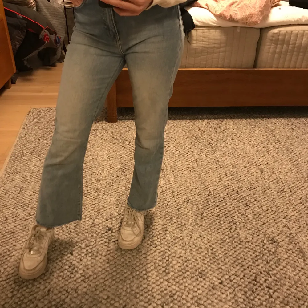 Svin sköna och snygga jeans från Gina, säljer pga av att det blivit för korta . Jeans & Byxor.