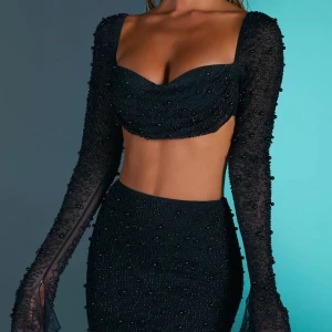 Svart glittrig Oh polly topp  - Topp från Oh polly i svart. Storlek UK 6 så passar 34-36. Aldrig använd. Ny kostar 740. 