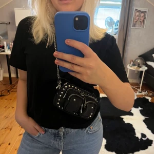 Núnoo väska  - Intressekoll på min fina Núnoo väska! Använd fåtal gånger och är i bra skick!!