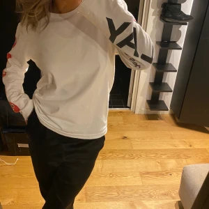 Cdg tröja - Comme des Garcons Play long-sleeve, storlek L (något mindre i storlek). Superfint skick, inga defekter❤️