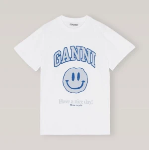 Ganni T-shirt - 💓Öppen för byte! Superfin Ganni T-shirt som inte går att köpa längre. ÄLSKAR den men har ingen användning av den längre. Har en liten mörk prick men det går helt bort i tvätten. Köpte för 900 säljer för 500💓