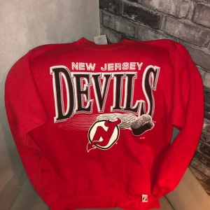 Vintage NHL sweater  - New Jersey devils vintage tröja från 1992. 