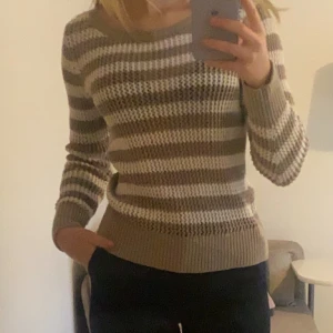 Stickad tröja💗 - Jättefin randig tröja💗Aldrig använt så i fint skick💗Skriv för mer frågor eller bilder