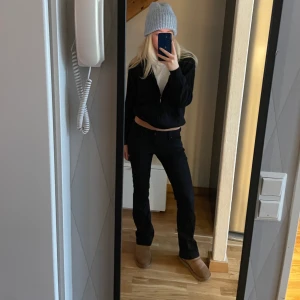 Lågmidjadejeans - Säljer dessa svarta lågmidjade jeans från lee