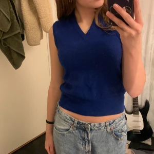 stickad väst  - Aldrig använd väst, bra kvalitet💘